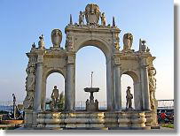 You will find the Fontana dell'Immacolatella on the seafront, where Via Nazario Sauro and Via Partenope meet. It was constructed by Michelangelo Naccherino and Pietro Bernini in 1601. The fountain was originally in Largo di Palazzo (now the Piazza Plebiscito) and was then moved beside the Stazione Marittima dell'Immacolatella(Maritime station) from which it took its name. The name has stuck, even after 1906, when the fountain was moved to where it is now.